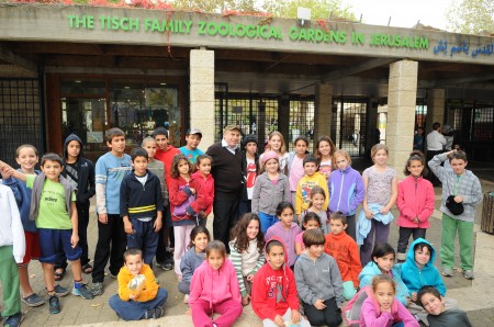Natan Sharansky with Children from the South 1
