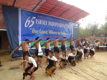 Monglenphai Cultural Troupe; photo by Yochanan Phaltual, courtesy of Shavei Israel.