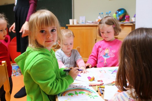 The younger set gets creative at Limmud Germany 2015; photo by Yuri Sokolov.