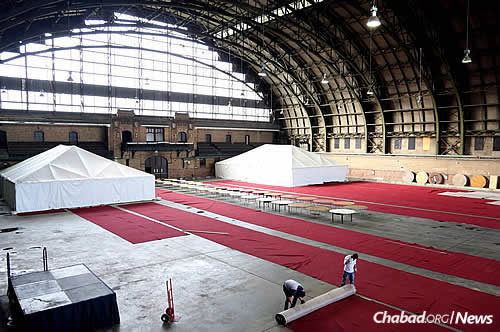 The Union-Bedford Armory - the venue for the Kinus workshops, general sessions and Shabbat meal - gets transformed into an elegantly designed conference center, as does the South Brooklyn Marine Terminal, the site of the Sunday-night gala dinner; photo by Mendel Benhamou. Kinus.com.