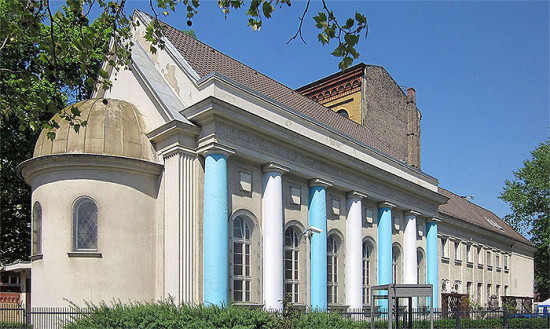 Colored photograph of Berlin’s Fraenkelufer Synagogue; screenshot Jewish Museum of Berlin Blogerim