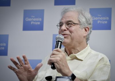 Itzhak Perlman speaks at a press conference held before he received the 2016 Genesis Prize in Jerusalem; photo credit: Flash90.