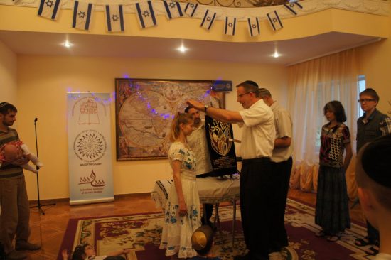 Rabbi Shlomo Zacharow performs a conversion ceremony at the Camp.