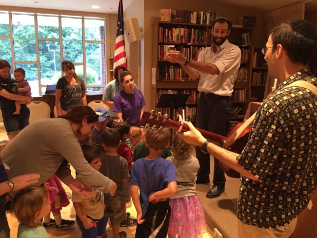 Getting ready forShabbat in the Shirat Hayam Preschool's summer program; photo screenshot Shirat Hayam FaceBook page.
