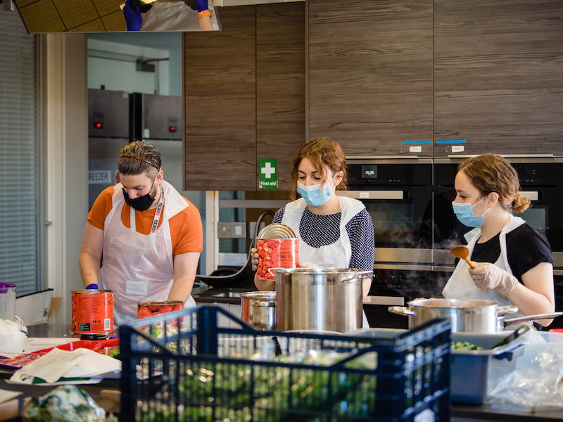 Volunteers at JW3 in London prepare food in 2020.