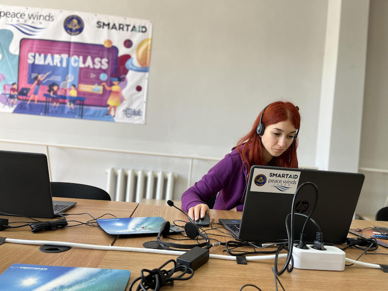 A Ukrainian child refugee studies at one of SmartAid's computers.