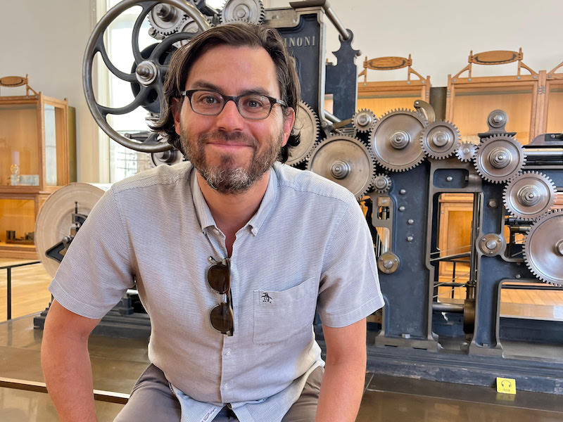 josh foer sitting and smiling