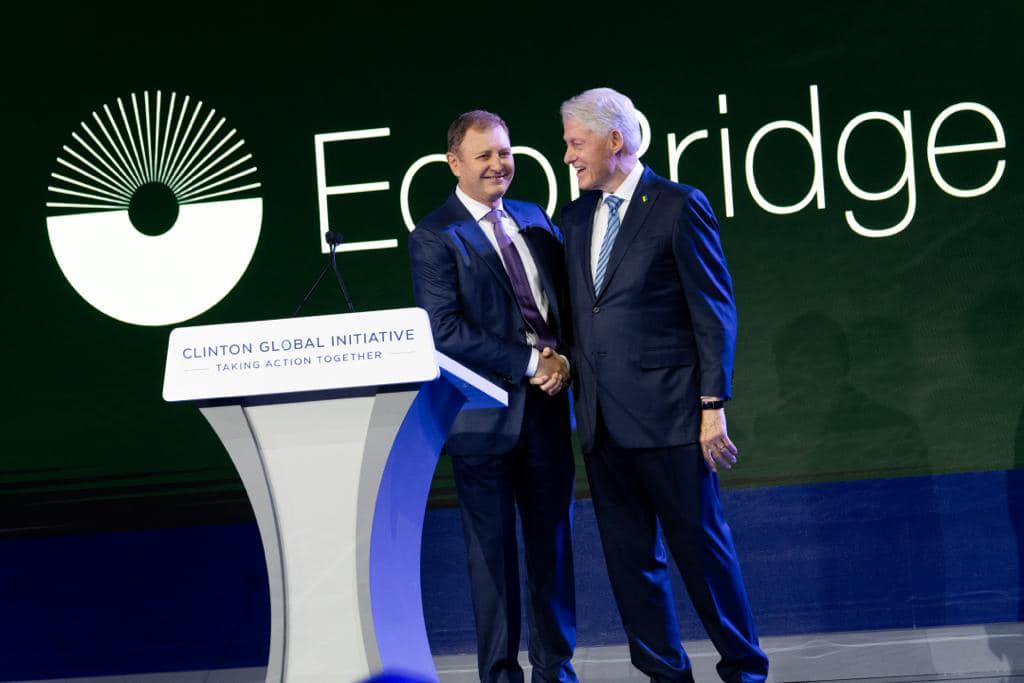 Israeli tech entrepreneur Ziv Aviram shakes hands with former President Bill Clinton after announcing the formation of a joint climate change fund at the Clinton Global Initiative on Sept. 18, 2023.